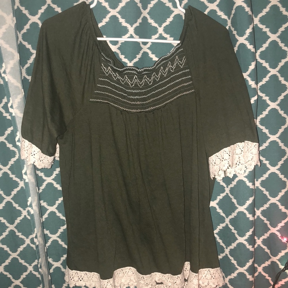 A short sleeve shirt